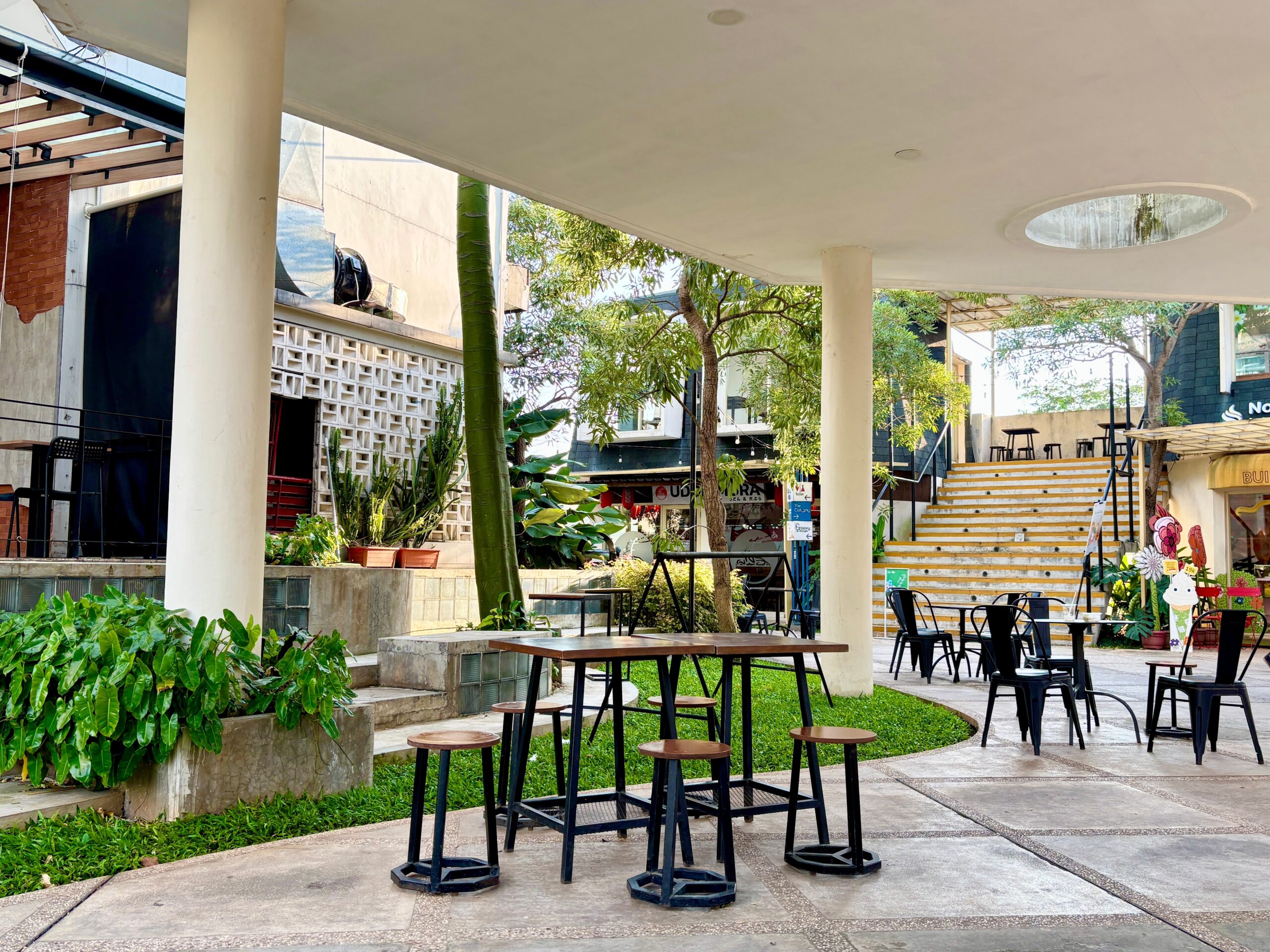 How To Choose Commercial Outdoor Furniture: A Guide 