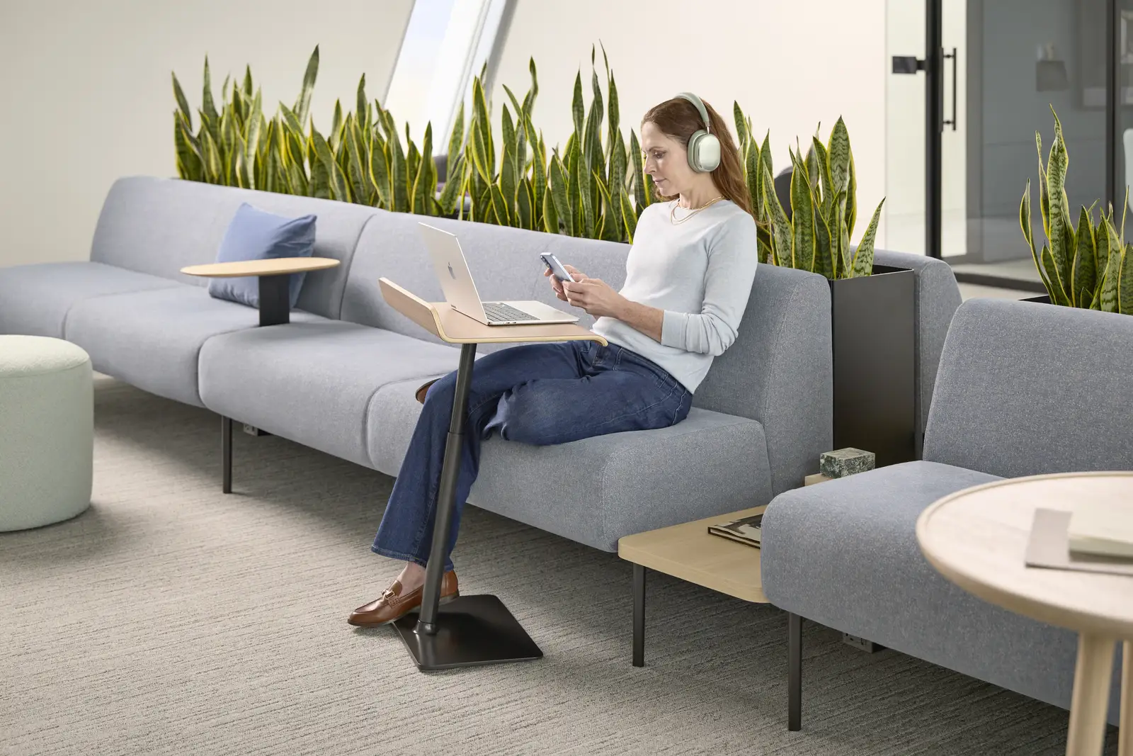 Haworth Moxie modular lounge seating